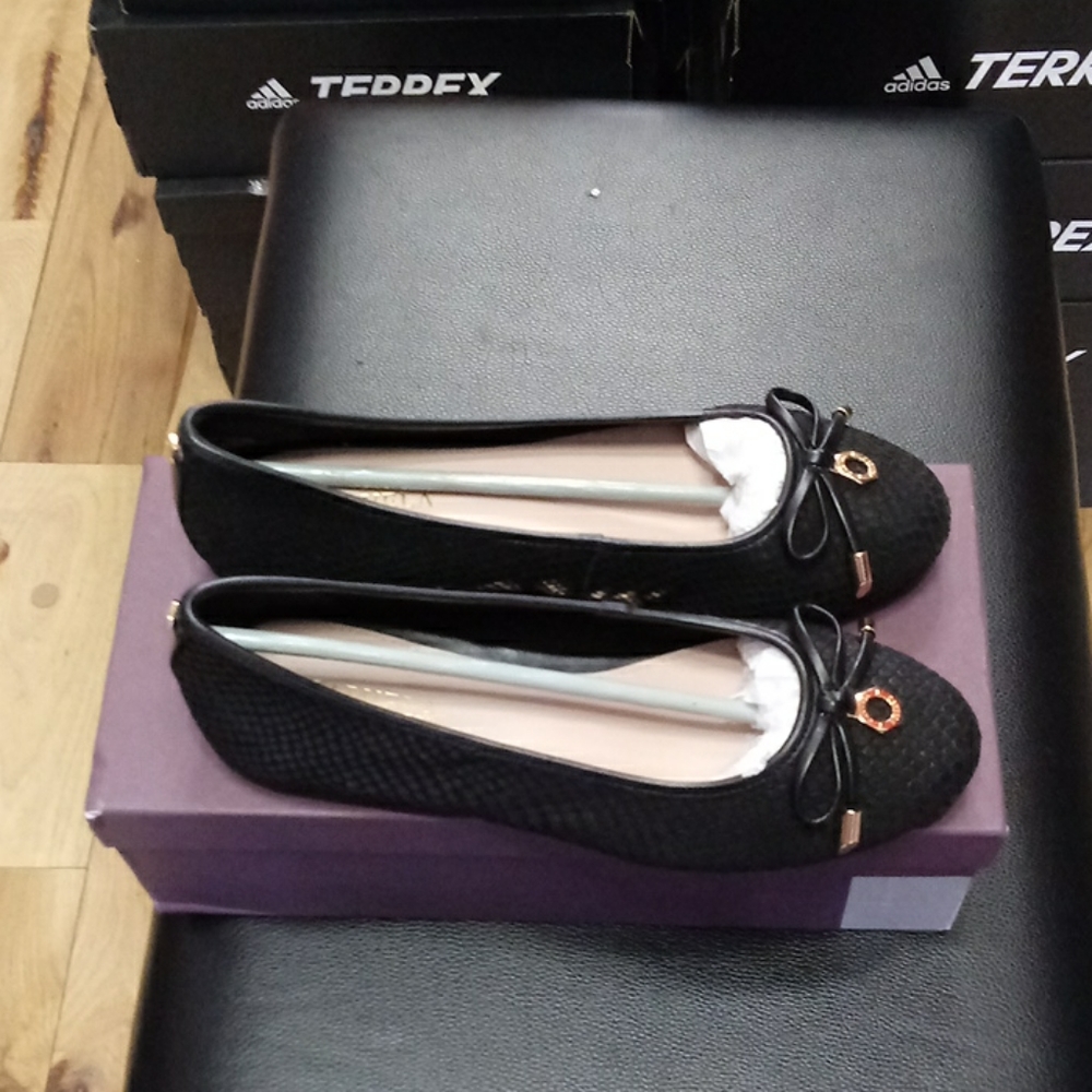 Carvela - Picture 2 of 4
